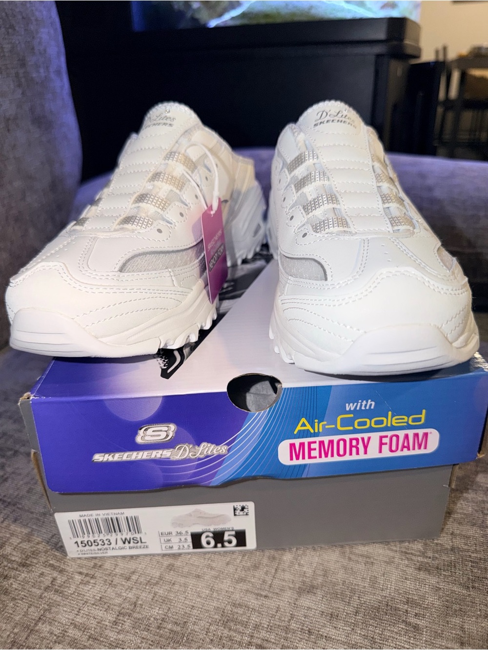 Skechers D’Lites Nostalgic Breeze White Silver Memory Foam Sneakers 6.5 NWT